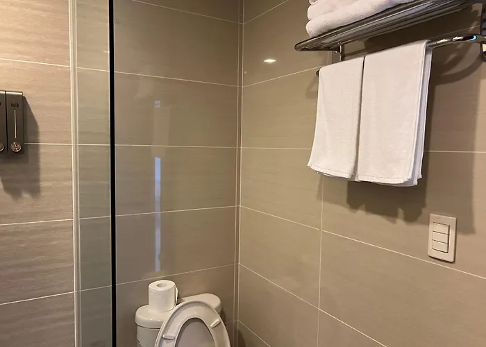 One Uptown （bgc） Apartment *